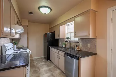 5874 Meadow Way, Beaumont, TX 77707 - Photo 6