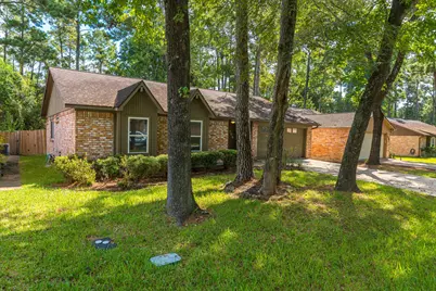 106 N Woodstock Circle Drive, The Woodlands, TX 77381 - Photo 2