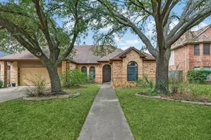 10315 Hedge Way Dr, Houston, TX 77065 - Photo 2