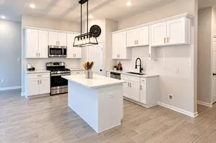 8828 Curry Rd, Houston, TX 77093 - Photo 2
