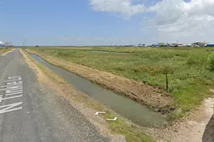 1266 N Tinkle Ln, Crystal Beach, TX 77650 - Photo 1