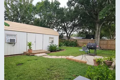 304 Cherry Court, La Porte, TX 77571 - Photo 14