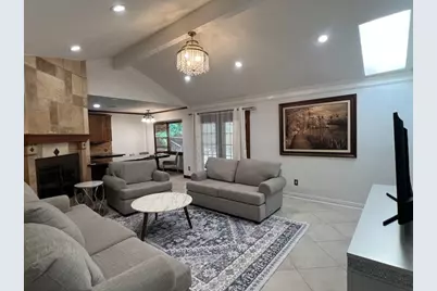 5 Deerfoot Court, The Woodlands, TX 77380 - Photo 4