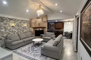 5 Deerfoot Ct, The Woodlands, TX 77380 - Photo 2