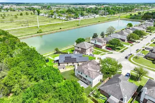 1020 Jefferson St, Alvin, TX 77511 - Photo 2