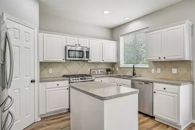 1020 Jefferson Street, Alvin, TX 77511 - Photo 12