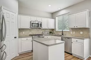 1020 Jefferson St, Alvin, TX 77511 - Photo 12