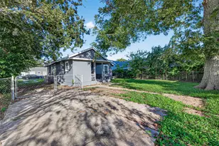 503 N Orange St, Sweeny, TX 77480 - Photo 16