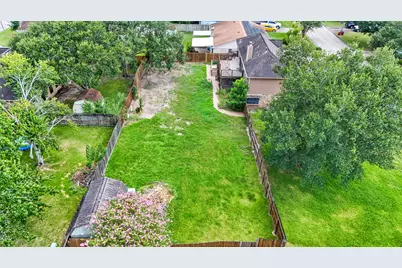 4800 Heathrow, Alvin, TX 77511 - Photo 2