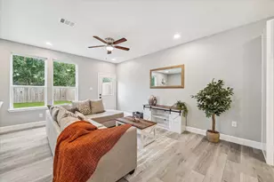 980 Randolph St, Houston, TX 77088 - Photo 8