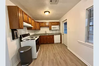 403 Oak Drive, Lake Jackson, TX 77566 - Photo 6