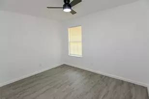 9210 St Lo Rd, Houston, TX 77033 - Photo 16