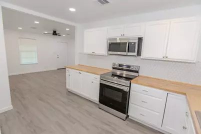 9210 Saint Lo Road, Houston, TX 77033 - Photo 6