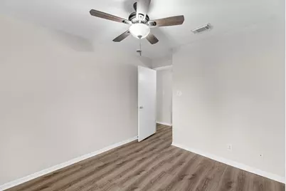 1900 Bay Area Boulevard #214, Houston, TX 77058 - Photo 16