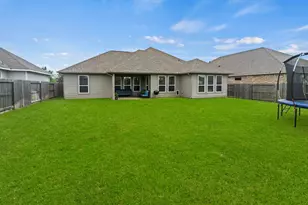 426 Hunters Xing Dr, Sealy, TX 77474 - Photo 18