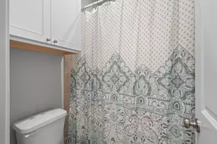 426 Hunters Xing Dr, Sealy, TX 77474 - Photo 16