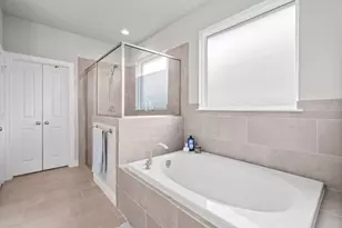 426 Hunters Xing Dr, Sealy, TX 77474 - Photo 12