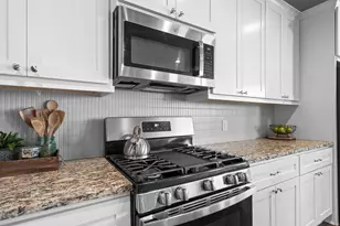 426 Hunters Xing Dr, Sealy, TX 77474 - Photo 8