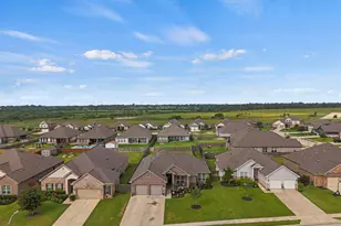 426 Hunters Xing Dr, Sealy, TX 77474 - Photo 20