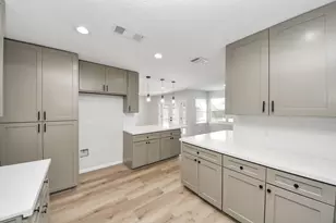 6015 McKnight St, Houston, TX 77035 - Photo 8