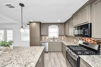 11410 Rockford Drive, Houston, TX 77048 - Photo 14