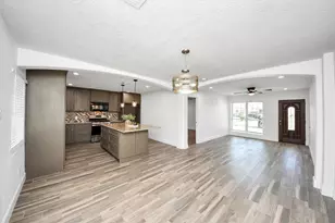 11410 Rockford Dr, Houston, TX 77048 - Photo 2