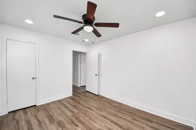 11410 Rockford Drive, Houston, TX 77048 - Photo 10