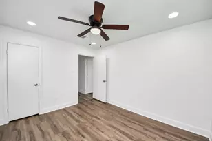 11410 Rockford Dr, Houston, TX 77048 - Photo 10