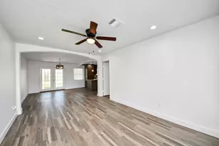 11410 Rockford Dr, Houston, TX 77048 - Photo 4