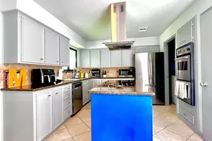 1702 Cherry Bend Dr, Houston, TX 77077 - Photo 1
