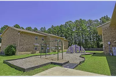 400 Pine Burr Ln, Kilgore, TX 75662 - Photo 2