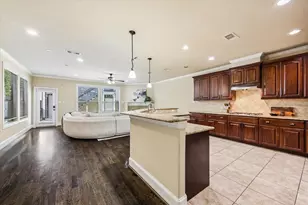 741 W 20th St, Houston, TX 77008 - Photo 8