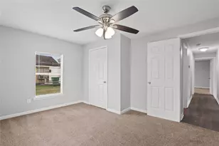 419 N Parrish St, Angleton, TX 77515 - Photo 10