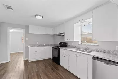 419 N Parrish Street, Angleton, TX 77515 - Photo 2