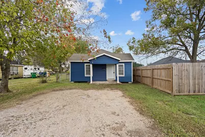 419 N Parrish Street, Angleton, TX 77515 - Photo 1