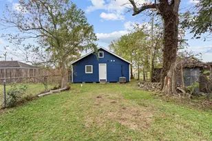 419 N Parrish St, Angleton, TX 77515 - Photo 24