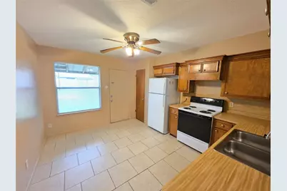 1617 Hazelwood Street #B, Conroe, TX 77301 - Photo 6