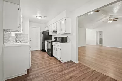 16426 Forest Bend Avenue, Friendswood, TX 77546 - Photo 6