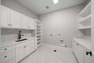 2046 MacArthur St, Houston, TX 77030 - Photo 34