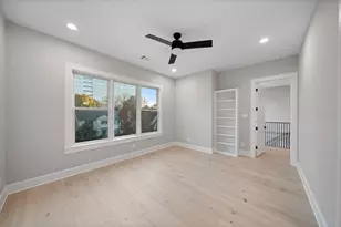 2046 MacArthur St, Houston, TX 77030 - Photo 28