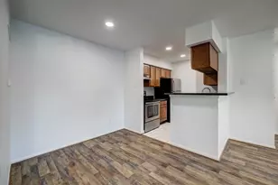 11201 Lynbrook Dr, Houston, TX 77042 - Photo 2