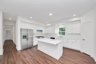 611 E 39th St, Houston, TX 77022 - Photo 1