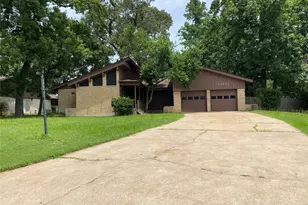 24600 Darkwood Ct, Huntsville, TX 77320 - Photo 2