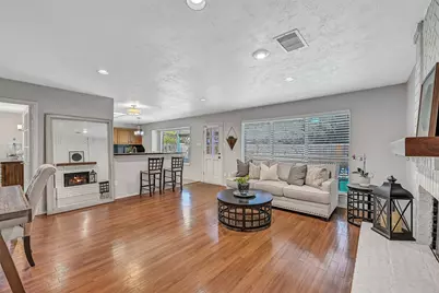 2205 S Mission Circle, Friendswood, TX 77546 - Photo 10