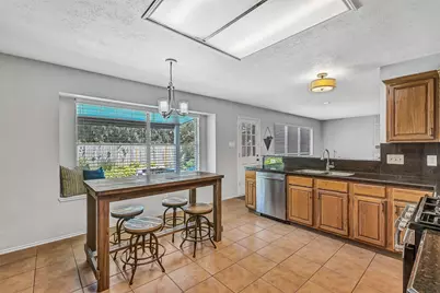 2205 S Mission Circle, Friendswood, TX 77546 - Photo 16
