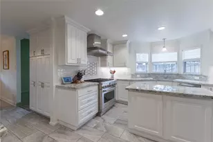 7823 Fairdale Ln, Houston, TX 77063 - Photo 14