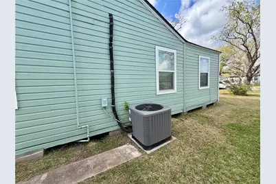1427 W 7th Street, Freeport, TX 77541 - Photo 24