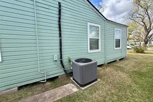 1427 W 7th St, Freeport, TX 77541 - Photo 24