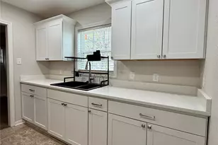 1427 W 7th St, Freeport, TX 77541 - Photo 10