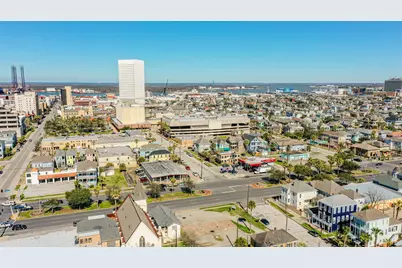 1927 Broadway Street, Galveston, TX 77550 - Photo 32